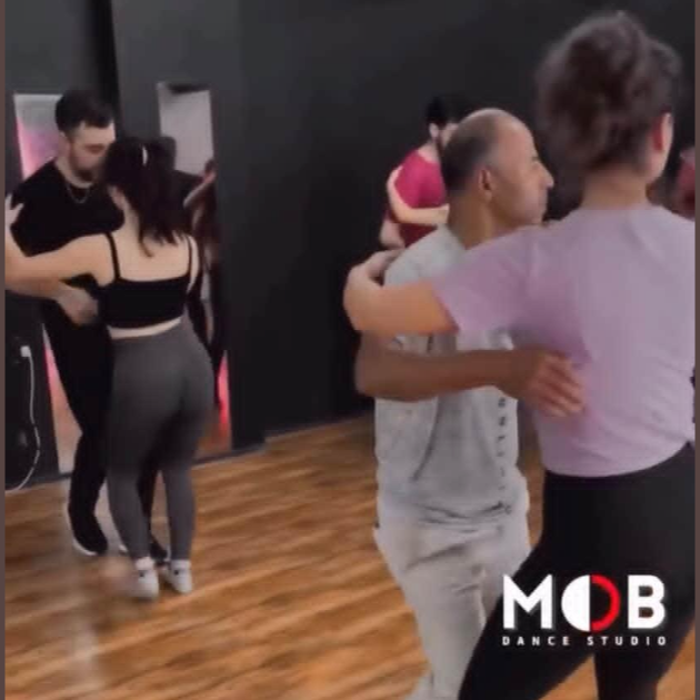 Salsa y Bachata los viernes 🎉